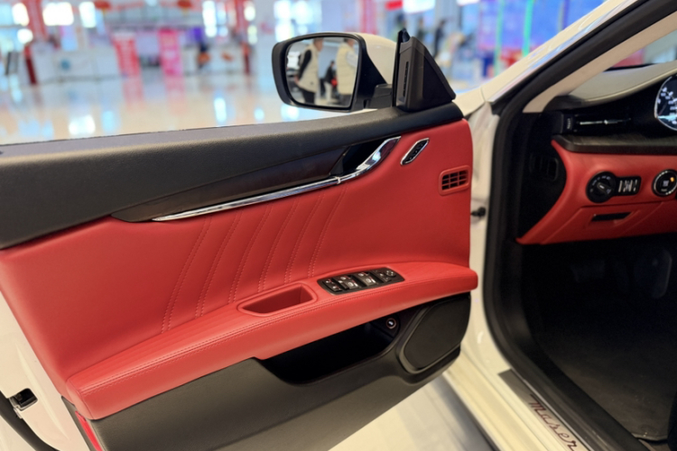 玛莎拉蒂 总裁 2015款 3.0T 标准型中控内饰7009