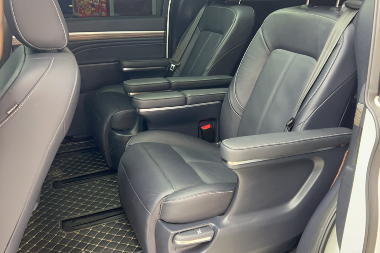 广汽传祺 传祺M8 2021款 大师系列 390T 至尊版中控内饰7001