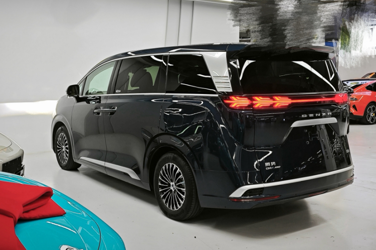 腾势D9 2022款 DM-i 970 四驱尊荣型车身外观6005