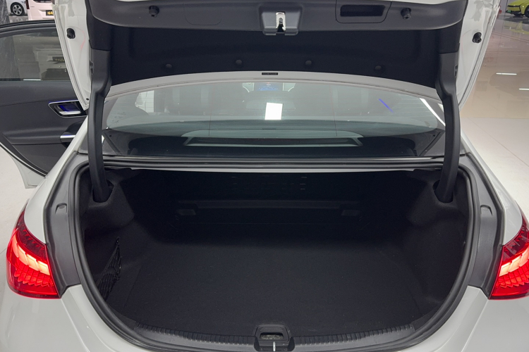 奔驰C级 2022款 C 200 L 运动版局部细节23