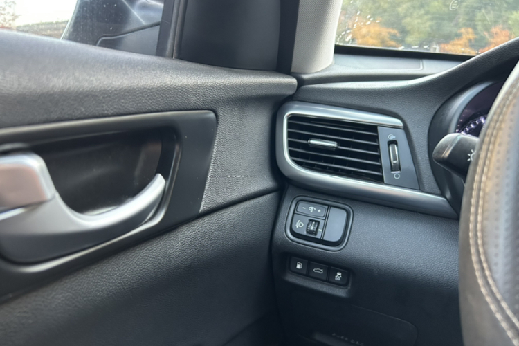 起亚K5 2016款 1.6T 自动LUX局部细节24