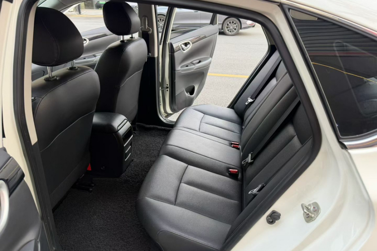 日产 轩逸 2019款 经典 1.6XL CVT豪华版中控内饰7001