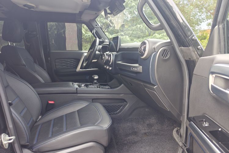 北京BJ40 2023款 2.0T 自动四驱城市猎人版侠客型中控内饰7003