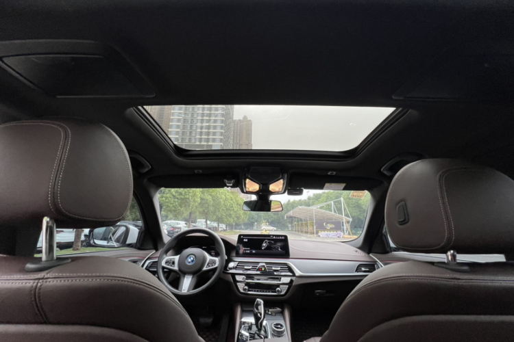 宝马5系新能源 2022款 改款 535Le M运动套装中控内饰7008