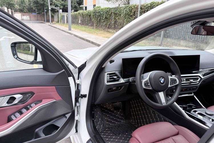 宝马3系 2024款 320Li M运动套装中控内饰7001