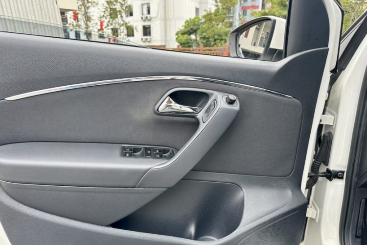 大众 Polo 2016款 1.4TSI GTI中控内饰7012