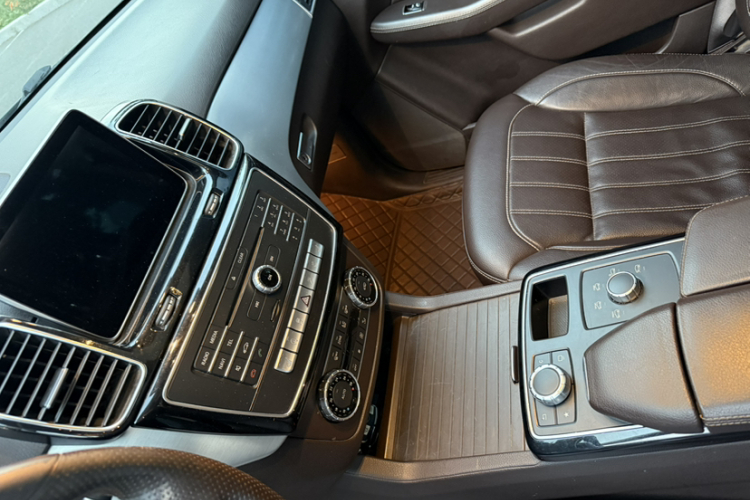 奔驰GLE 2016款 GLE 320 4MATIC 动感型中控内饰7001