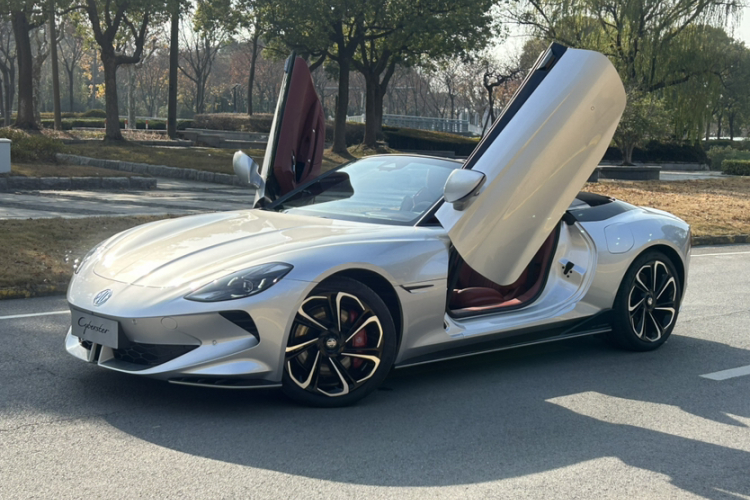 名爵 MG Cyberster 2024款 520km 传奇四驱版车身外观6001