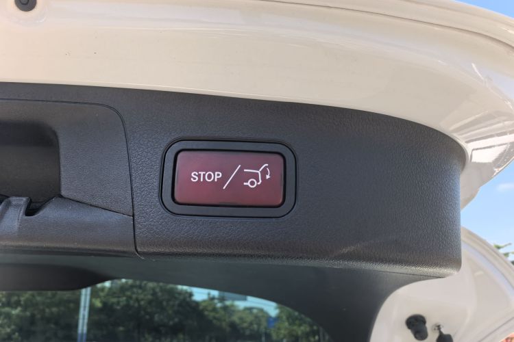 奔驰GLA 2023款 GLA 220中控内饰7012