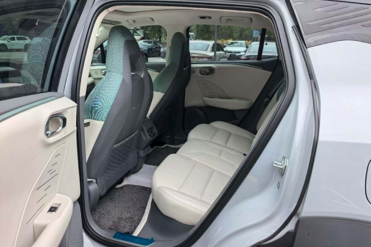 领克06 EM-P 2023款 EM-P 126长续航Halo中控内饰7004