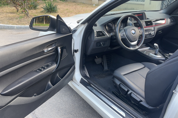 宝马2系(进口) 2018款 220i 敞篷轿跑车 运动设计套装中控内饰7004