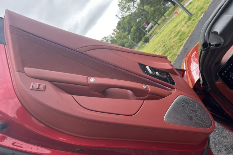 名爵 MG Cyberster 2024款 520km 传奇四驱版中控内饰7004