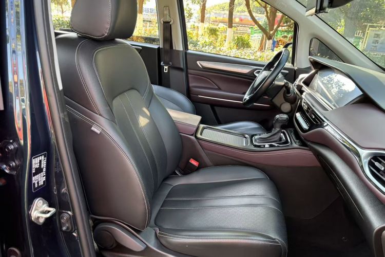 广汽传祺 传祺M6 2021款 270T DCT尊荣版（七座）中控内饰7011