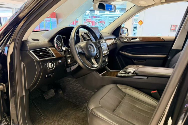 奔驰GLS 2018款 改款 GLS 400 4MATIC动感型中控内饰7004