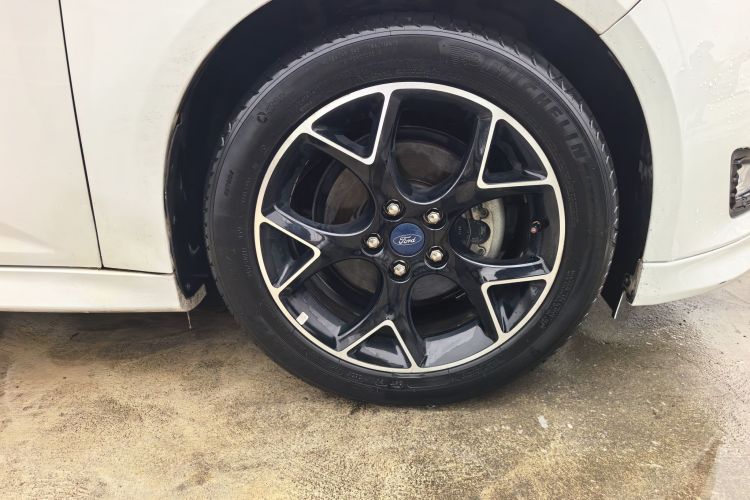 福特 福克斯 2017款 1.5T CTCC 白黑限量版车身外观6007