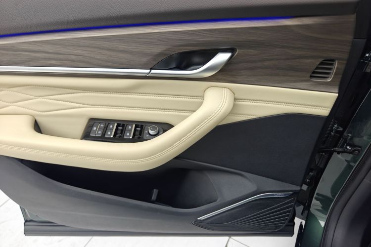 吉利汽车 星越L 2025款 东方曜 2.0TD 自动四驱望月版中控内饰7015