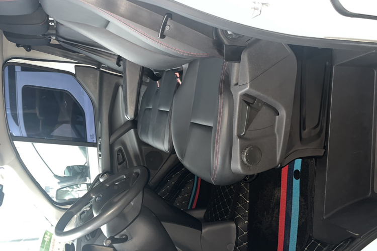 福特 全顺 2017款 2.0T汽油多功能商用车中轴中顶国V中控内饰7002