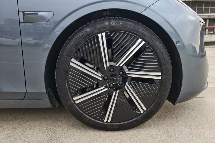 领克Z10 2024款 95kWh 806km后驱智驾Max中控内饰7013