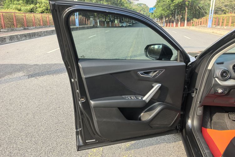 奥迪Q2L 2020款 35 TFSI 进取动感型中控内饰7011