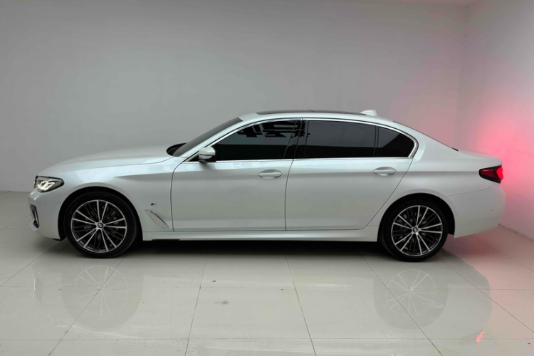 宝马5系 2023款 530Li 领先型 M运动套装车身外观6006