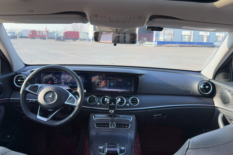 奔驰E级 2017款 E 200 L 运动型 4MATIC中控内饰7001