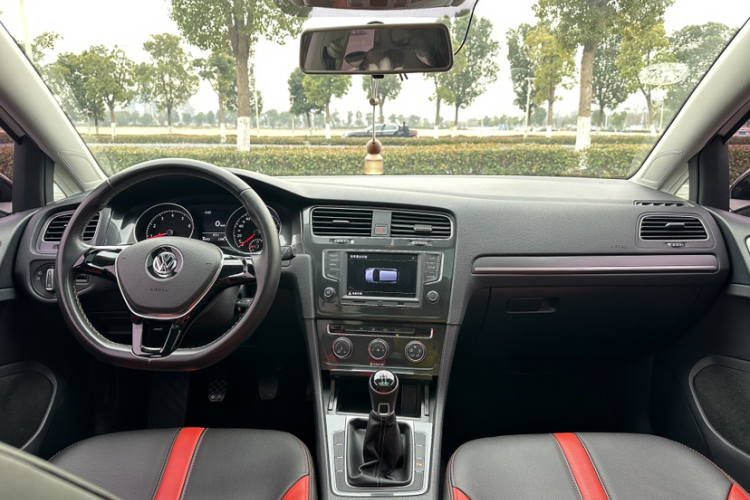 大众 高尔夫 2017款 230TSI 手动舒适百万辆纪念版中控内饰7004