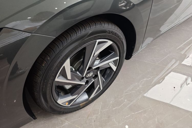 现代 伊兰特 2023款 1.5L CVT LUX尊贵版车身外观6004