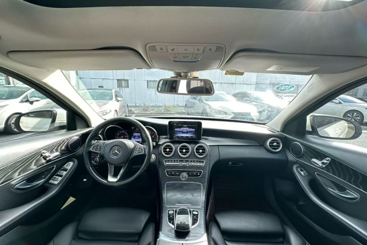 奔驰C级(进口) 2017款 C 200 旅行轿车中控内饰7006