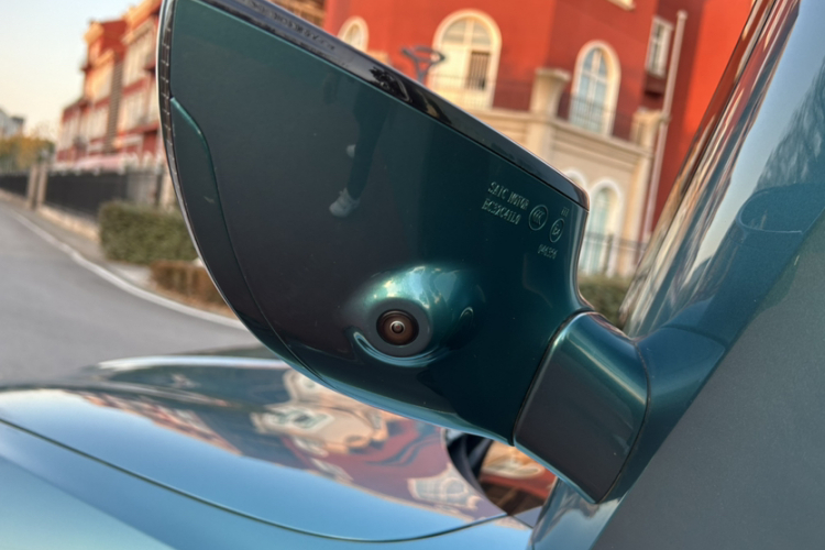 名爵 MG Cyberster 2026款 520km 传奇四驱版中控内饰7003