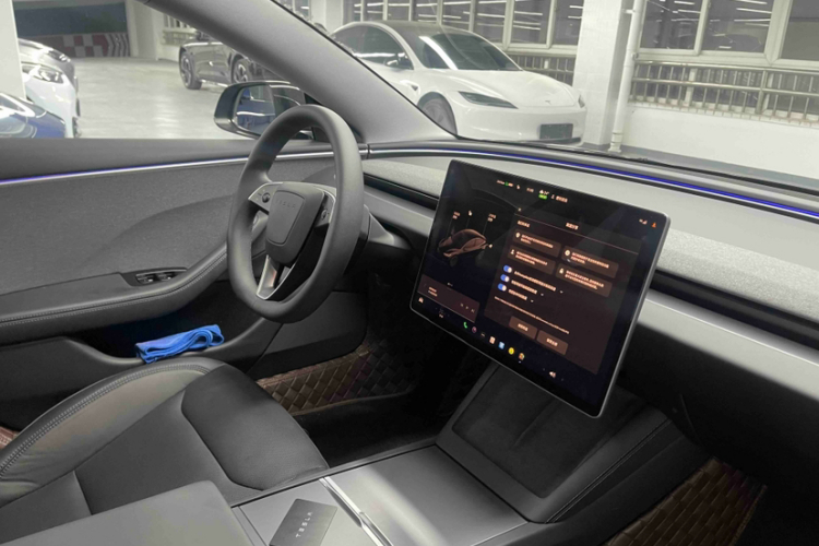 特斯拉 Model 3 2023款 后轮驱动版中控内饰7006