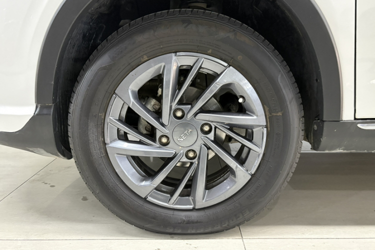 哪吒汽车 哪吒V 2022款 潮 300 Lite 磷酸铁锂车身外观6004