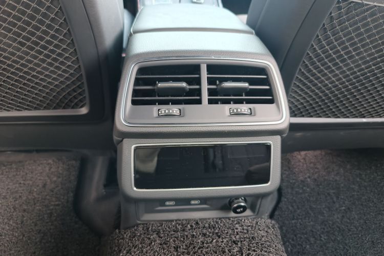 奥迪A6L 2024款 45 TFSI 臻选动感型局部细节9001