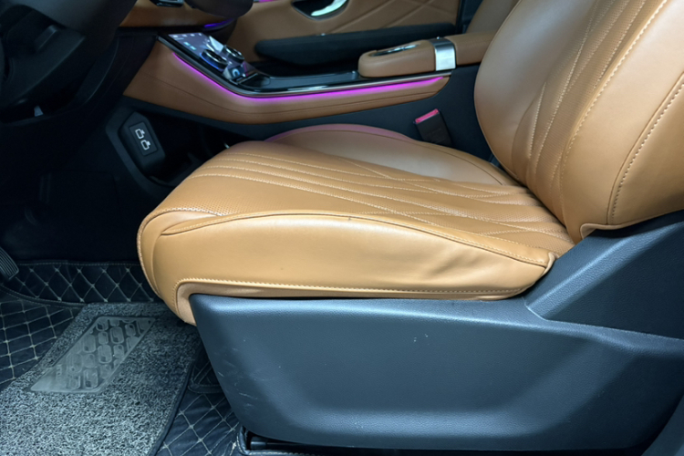 捷途山海L7 2024款 1.5T 120km ULTRA 7座中控内饰7010