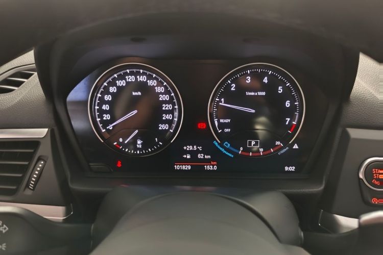 宝马1系 2019款 120i M运动套装中控内饰15