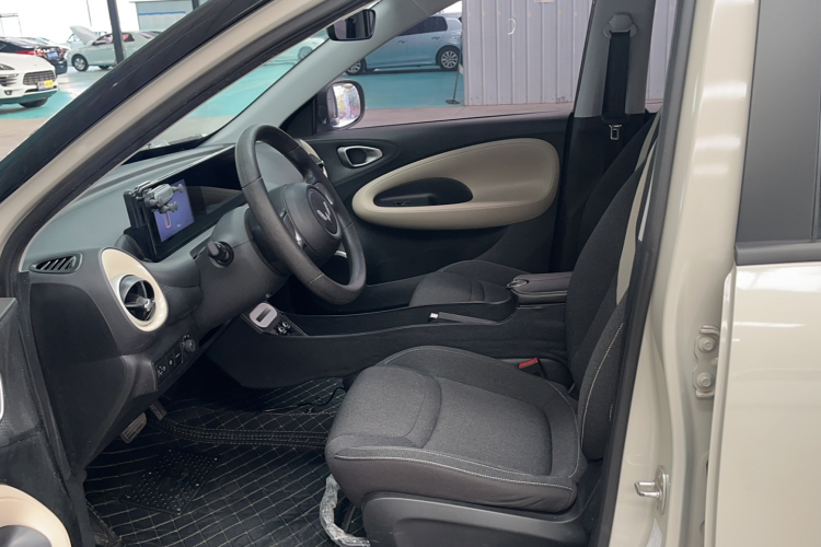 五菱汽车 五菱缤果 2023款 333km 快享款中控内饰7003