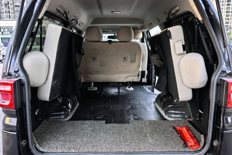 东风风行 菱智 2022款 奋斗款 M5L 1.6L 基本型 7座中控内饰7002