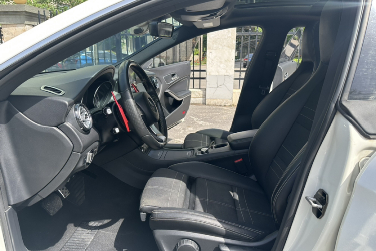 奔驰CLA 2016款 CLA 200 动感型中控内饰7002