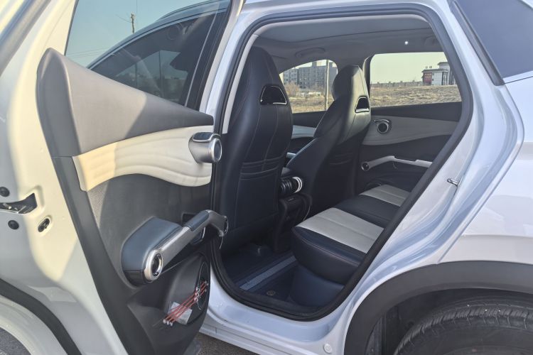 比亚迪 元PLUS 2022款 430KM 尊贵型中控内饰7002