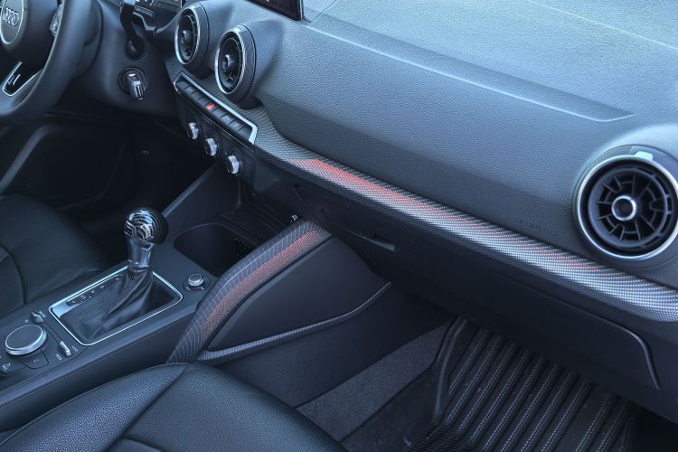 奥迪Q2L 2018款 35 TFSI 上市专享版 国V局部细节9006