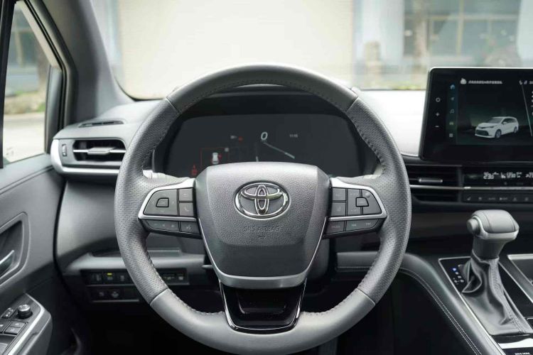 丰田 赛那SIENNA 2024款 2.5L混动 至尊版中控内饰7007