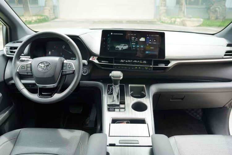 丰田 赛那SIENNA 2024款 2.5L混动 至尊版中控内饰7008