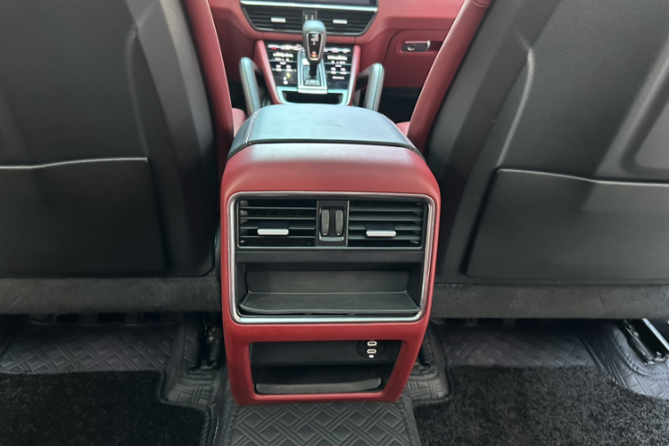 保时捷 Cayenne新能源 2021款 Cayenne E-Hybrid 2.0T中控内饰7013