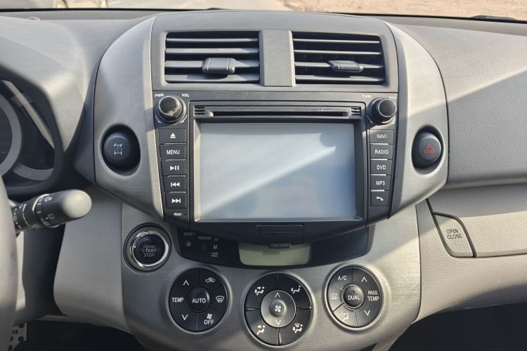 丰田 RAV4荣放 2011款 2.4L 自动四驱至臻版局部细节16