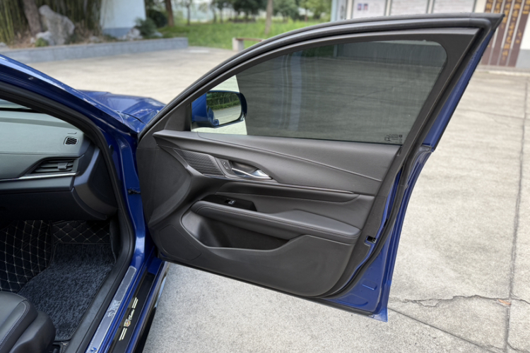 凯迪拉克CT4 2022款 28T 风尚型中控内饰7002