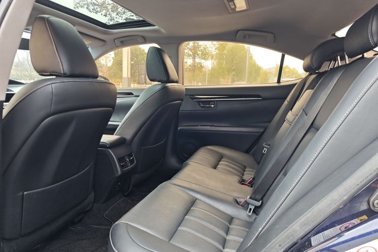 雷克萨斯ES 2015款 200 精英版中控内饰7004