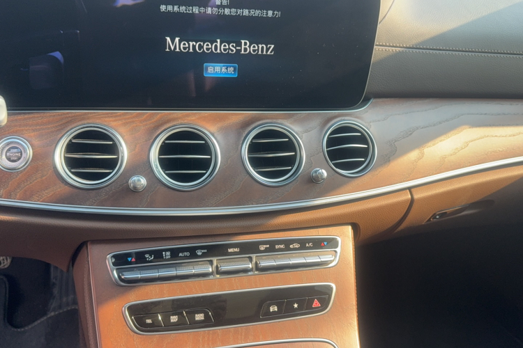奔驰E级 2022款 E 260 L局部细节16