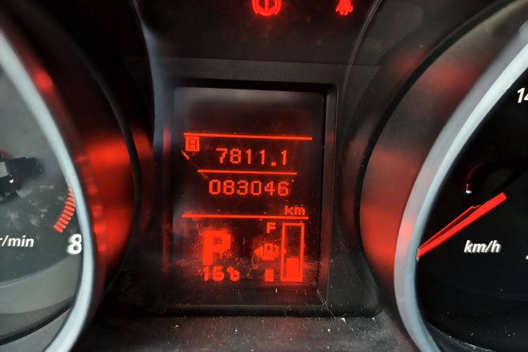 三菱 劲炫ASX 2013款 2.0L CVT两驱精英版中控内饰15