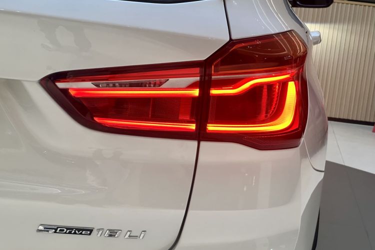 宝马X1 2019款 sDrive18Li 尊享型车身外观6007