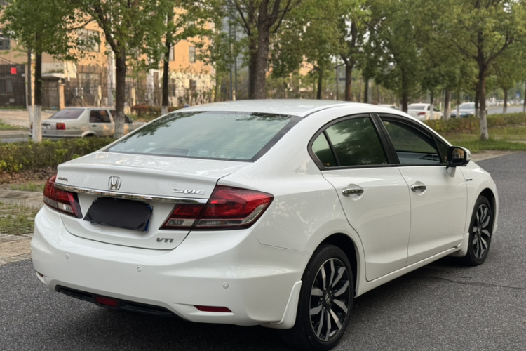 本田 思域 2014款 1.8L 自动豪华版车身外观6005