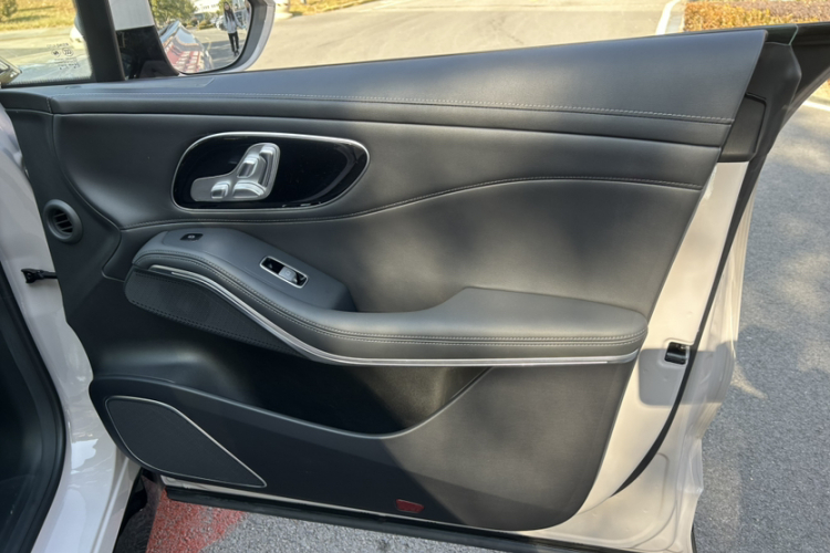 飞凡汽车 飞凡R7 2025款 长续版中控内饰7005